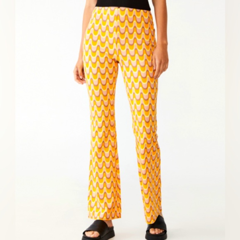 NEW WITH TAGS Cotton On Printed Flare Pant Size M